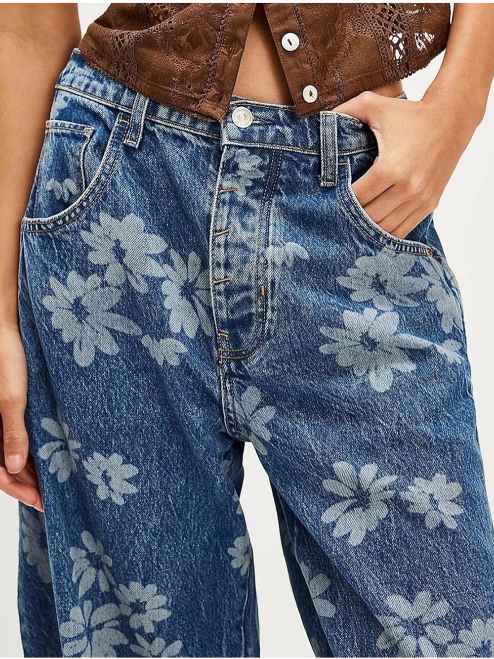 WE THE FREE GOOD LUCK PRINTED BARREL JEANS IN INDIGO COMBO LASER DAISY - Picture 2 of 4